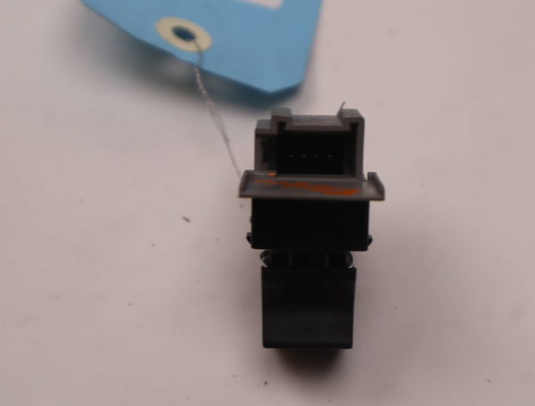 Commande leve-glace porte arrière gauche Audi A3 (8L1) 1.9 tdi (1996-2001)