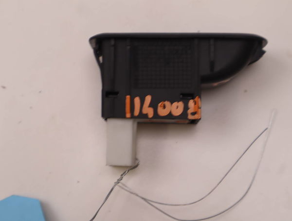 Commande lève-glace porte avant droite Skoda FABIA II Combi (545) 1.4 tdi (2007-2010)