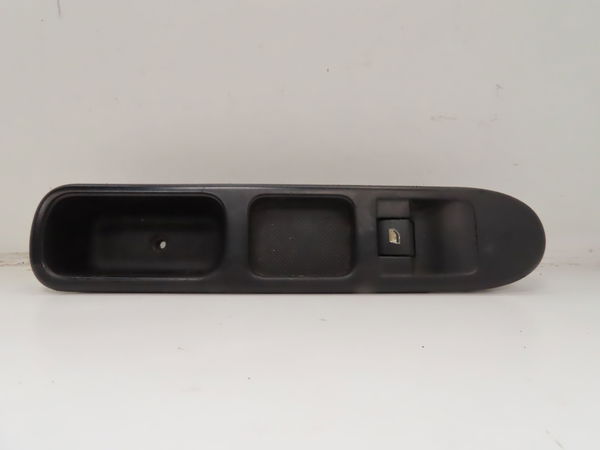 Commande lève-glace porte avant droite Citroën C3 PICASSO (SH_) 1.4 vti 95 (2009)