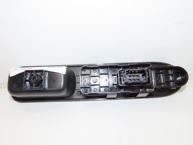 Commande lève-glace porte avant droite Citroën C3 PICASSO (SH_) 1.4 vti 95 (2009)