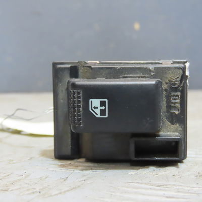 Commande lève-glace porte avant droite Hyundai COUPE II (GK) 2.0 (2002-2009)