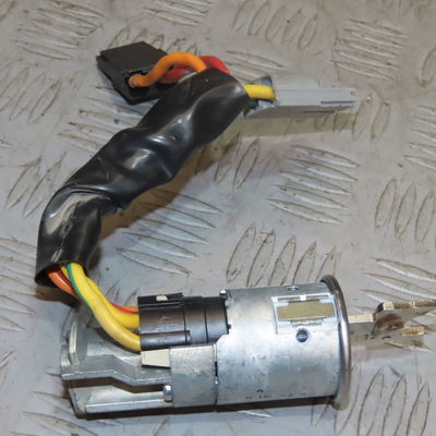 Antivol de direction Renault CLIO I (B-C57_, 5-357_) 1.4 (b57j, c57j, b57p) (1991-1998)
