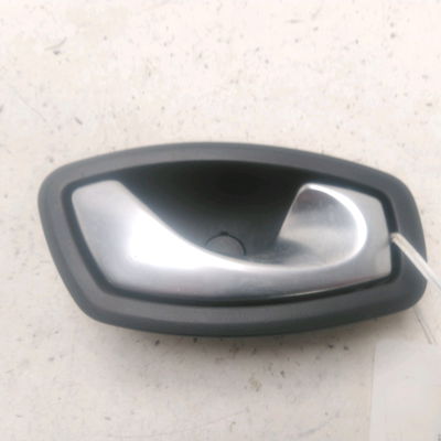 Poignee int porte ard Renault MEGANE III Grandtour (KZ0-1) 1.5 dci (kz0c, kz1a) (2009)