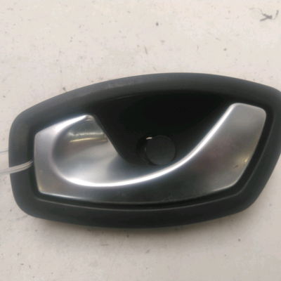 Poignee int porte avg Renault MEGANE III Grandtour (KZ0-1) 1.5 dci (kz0c, kz1a) (2009)