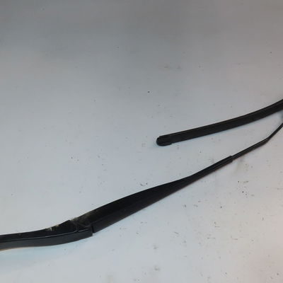 Bras essuie-glace avant gauche Renault CLIO III Grandtour (KR0-1_) 1.5 dci (2010-2012)