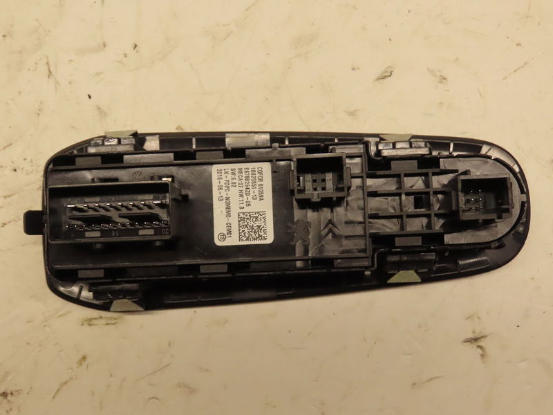 Commande lève-glace porte avant gauche Peugeot 308 II (LB_, LP_, LW_, LH_, L3_) 1.6 gti (l35gnh) (2015-2021)