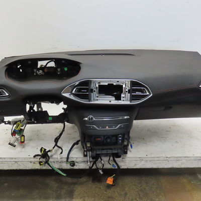 Planche de bord Peugeot 308 II (LB_, LP_, LW_, LH_, L3_) 1.6 gti (l35gnh) (2015-2021)