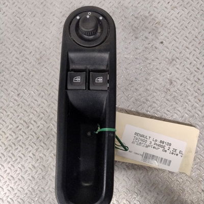 Commande lève-glace porte avant gauche Renault TWINGO III (BCM_, BCA_) Z.e: (bca1) (2020)
