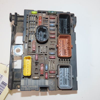 Boite a fusibles Citroën C4 PICASSO I Monospace (UD_) 1.6 hdi (2007-2013) 5 portes