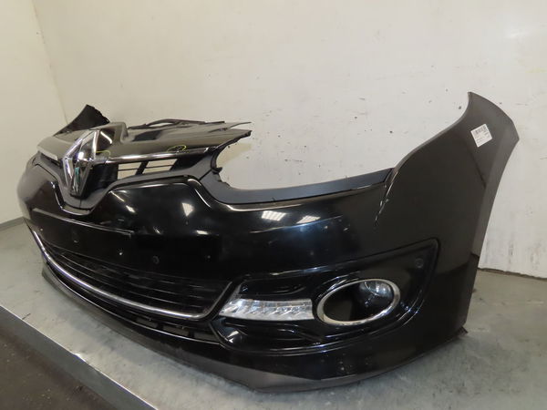 Pare-choc avant Renault MEGANE IV 3-5 portes (B9A-M-N_) 1.5 dci 110 (b9a3) (2015)