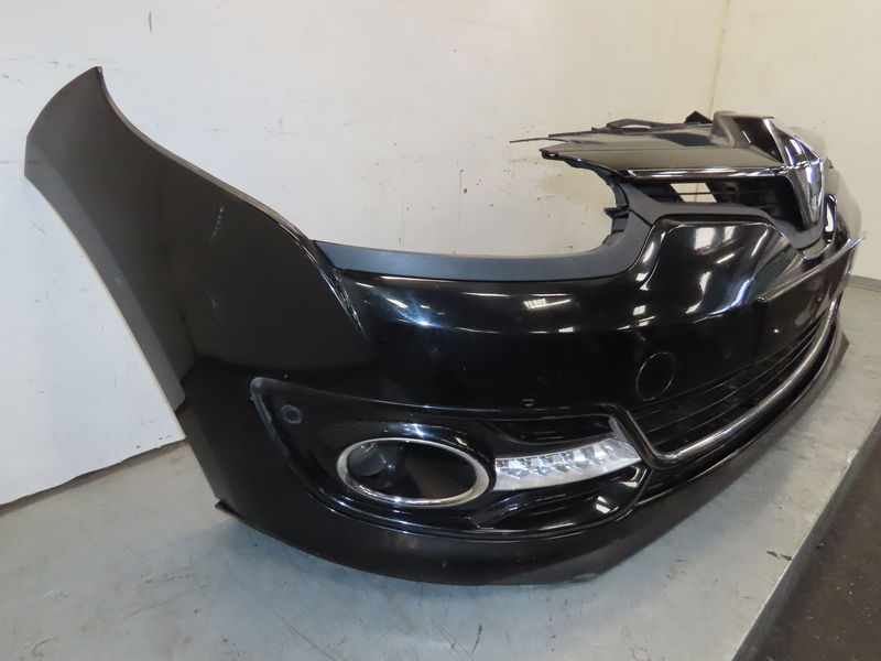 Pare-choc avant Renault MEGANE IV 3-5 portes (B9A-M-N_) 1.5 dci 110 (b9a3) (2015)