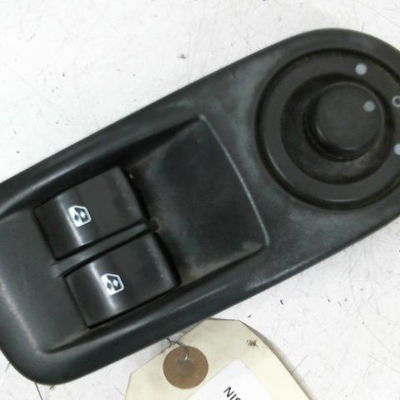 Commande lève-glace porte avant gauche Renault TRAFIC II Camionnette (FL) 2.0 dci 115 (fl01, fl0u) (2006)