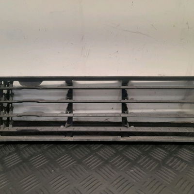 Grille pare-choc av Renault CLIO V (B7_) 1.5 blue dci 100 (b7ad) (2021)