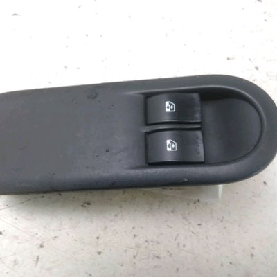 Commande lève-glace porte avant gauche Renault MEGANE II (BM0-1_, CM0-1_) 1.5 dci (bm1e, cm1e) (2005-2008)