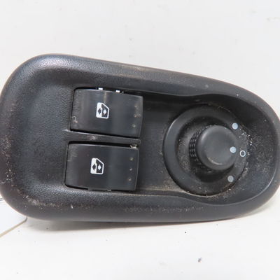 Commande lève-glace porte avant gauche Renault MASTER III Camionnette (FV) 2.3 dci 110 fwd (fv0r, fv0w) (2014)