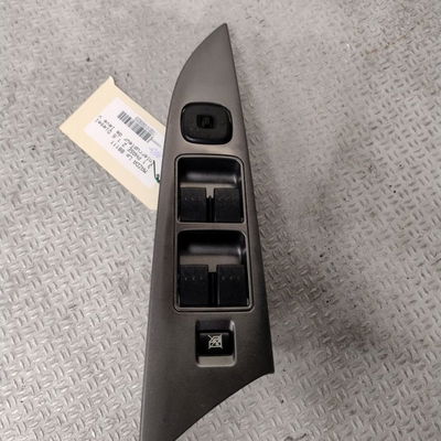 Commande lève-glace porte avant gauche Mazda 3 (BK) 1.6 di turbo (2004-2009)