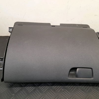 Boite à gants Renault MEGANE IV 3-5 portes (B9A-M-N_) 1.5 blue dci 115 (b9a6) (2018)
