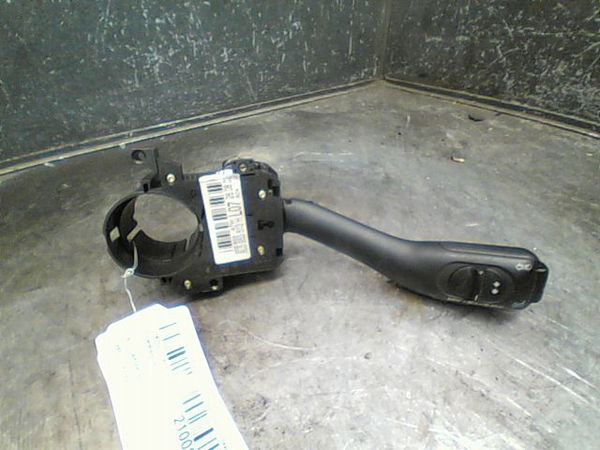 Commande clignotant Audi A6 C5 Avant (4B5) 2.5 tdi quattro (2000-2005)