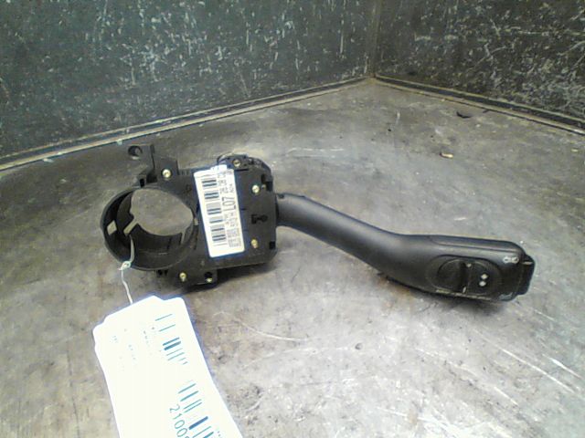 Commande clignotant Audi A6 C5 Avant (4B5) 2.5 tdi quattro (2000-2005)