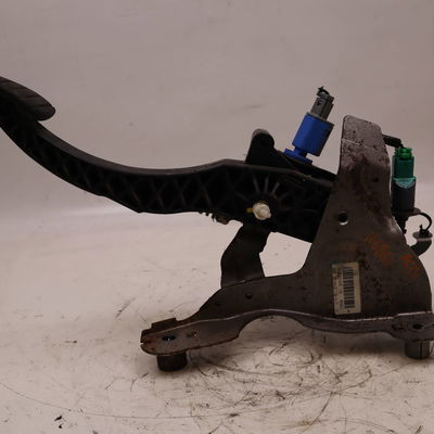 Pedale embrayage Renault MEGANE III 3-5 portes (BZ0-1_, B3_) 1.5 dci (bz0c) (2008-2015) 5 portes