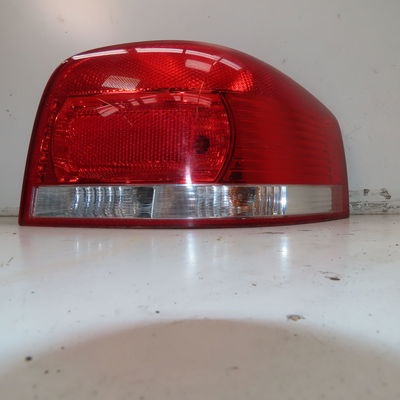 Feu arrière droit Audi A3 (8P1) 1.6 (2003-2012)