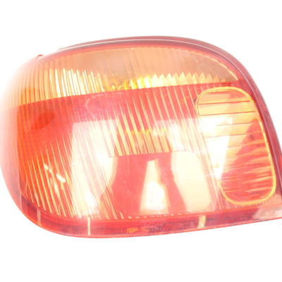 Feu arrière gauche Toyota YARIS (_P1_) 1.3 (scp12_, scp13_) (2002-2005)
