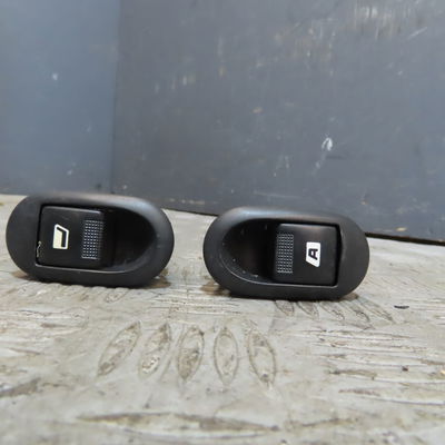 Commande lève-glace porte avant gauche Renault CLIO IV (BH_) 0.9 tce 75 (bhnp) (2018)