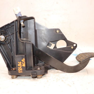 Pedale embrayage Renault MASTER III Camionnette (FV) 2.3 dci 125 fwd (fv0c, fv0d, fv0g, fv0h, fv0j, fv0k) (2010)