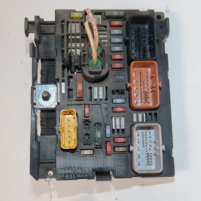 Boite a fusibles Peugeot 308 SW I (4E_, 4H_) 1.6 hdi (2009-2014)