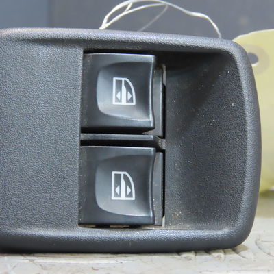 Commande lève-glace porte avant gauche Renault KANGOO Express (FW0-1_) 1.5 dci 110 (fw06, fw12) (2013)