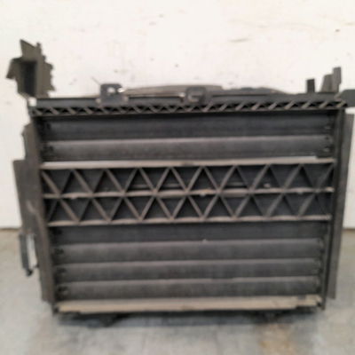 Grille pare-choc av Peugeot 208 II (UB_, UP_, UW_, UJ_) 1.2 puretech 100 (2019) 5 portes