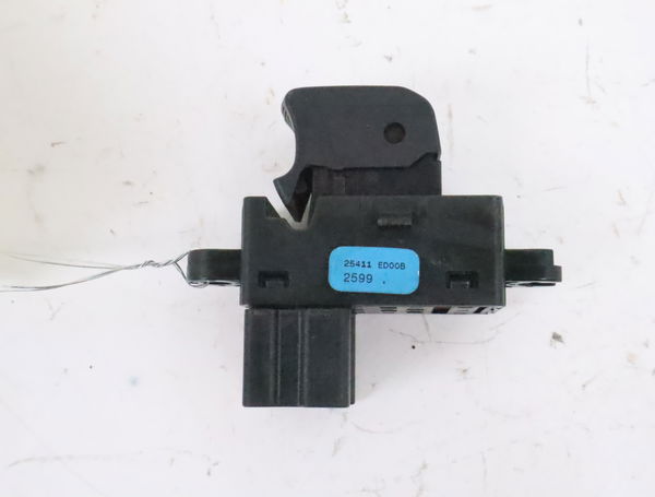 Commande leve-glace porte arrière droite Nissan NOTE (E11, NE11) 1.5 dci (2010-2012)