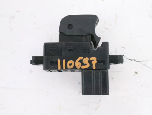 Commande leve-glace porte arrière droite Nissan NOTE (E11, NE11) 1.5 dci (2010-2012)