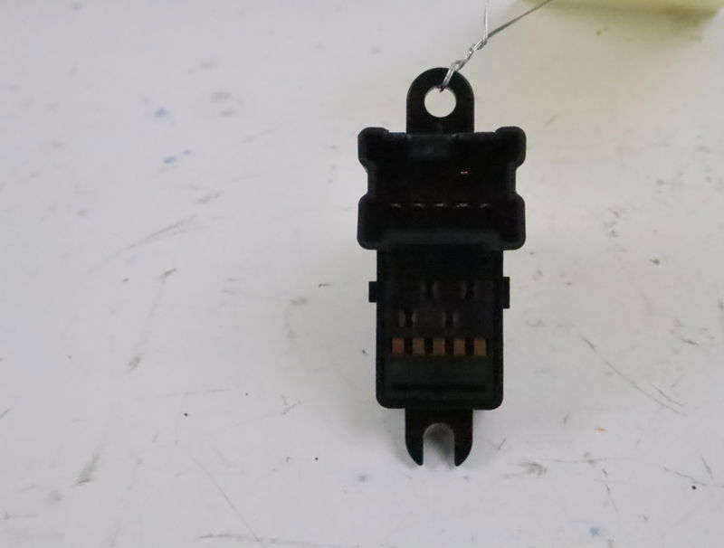 Commande leve-glace porte arrière droite Nissan NOTE (E11, NE11) 1.5 dci (2010-2012)