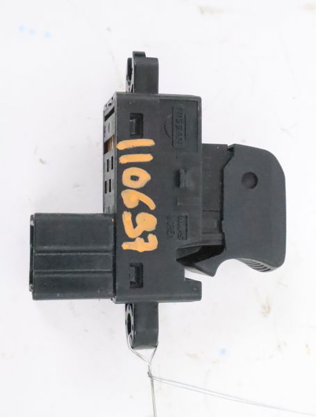 Commande leve-glace porte arrière gauche Nissan NOTE (E11, NE11) 1.5 dci (2010-2012)