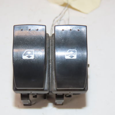 Commande lève-glace porte avant gauche Renault MASTER III Camionnette (FV) 2.3 dci 100 fwd (fv0a, fv0b, fv0g, fv0k, fv0h) (2010)