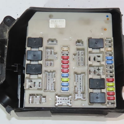Boite a fusibles Renault CLIO III (BR0-1, CR0-1) 1.2 16v (br02, br0j, br11, cr02, cr0j, cr11) (2005-2014) 5 portes