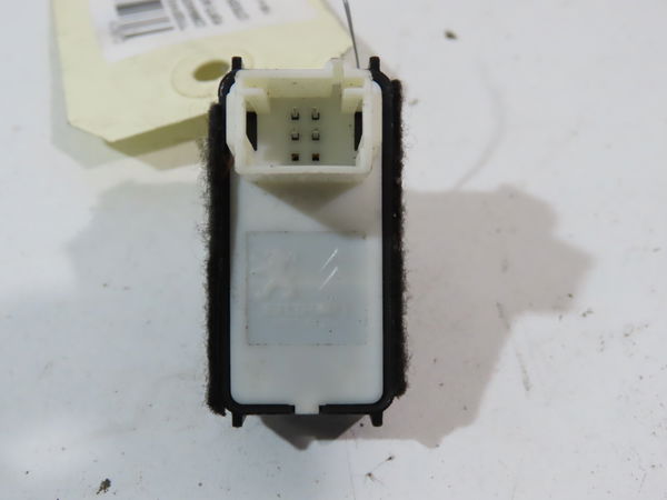 Commande lève-glace porte avant droite Citroën C5 AIRCROSS (A_) 1.2 puretech 130 (arhnsj) (2018)