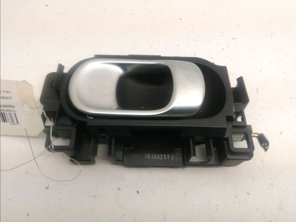 Poignee int porte arg Citroën C5 AIRCROSS (A_) 1.2 puretech 130 (arhnsj) (2018)