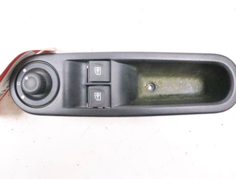 Commande lève-glace porte avant gauche Renault TWINGO III (BCM_, BCA_) 0.9 tce 90 (2014) 5 portes