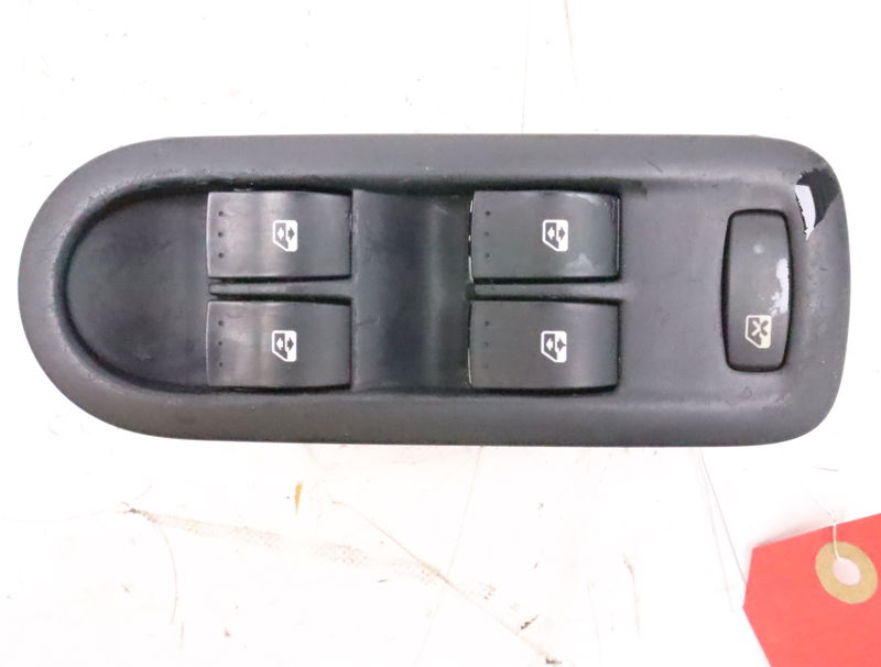 Commande lève-glace porte avant gauche Renault MEGANE II (BM0-1_, CM0-1_) 1.9 dci (2005-2009)