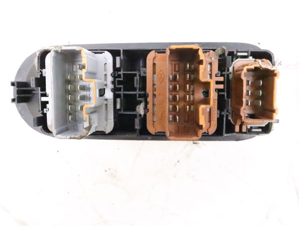 Commande lève-glace porte avant gauche Renault MEGANE II (BM0-1_, CM0-1_) 1.9 dci (2005-2009)