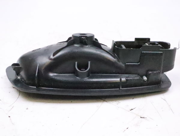 Poignee int porte avg Renault MEGANE III 3-5 portes (BZ0-1_, B3_) 1.5 dci (2009)
