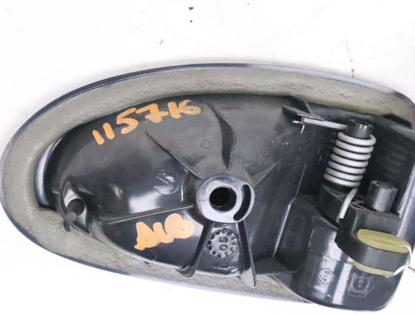 Poignee int porte arg Renault CLIO II (BB_, CB_) 1.5 dci (b-cb07) (2001-2009) 3 portes