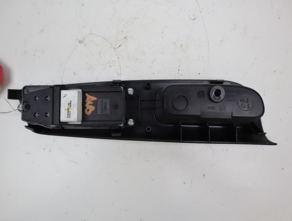 Commande lève-glace porte avant gauche Toyota COROLLA (_E12_) 1.4 d (nde120_) (2004-2007) 5 portes