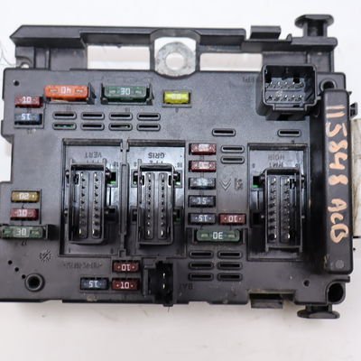 Boite a fusibles Peugeot 206 3-5 portes (2A-C) 1.6 16v (2000-2009) 3 portes