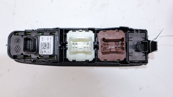 Commande lève-glace porte avant gauche Renault KANGOO III Monospace Blue dci 95 (kjab) (2021)