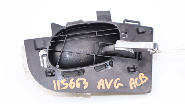 Poignee int porte avg Peugeot 206 (2L_, 2M_) 1.4 i (2010-2013)