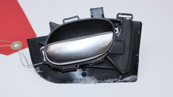 Poignee int porte avd Peugeot 206 (2L_, 2M_) 1.4 i (2010-2013)