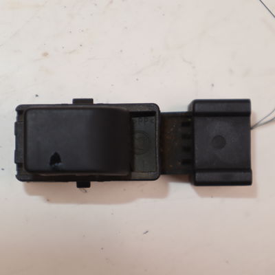 Commande leve-glace porte arrière droite Nissan PRIMERA Break (WP11) 2.0 td (1998-2001)